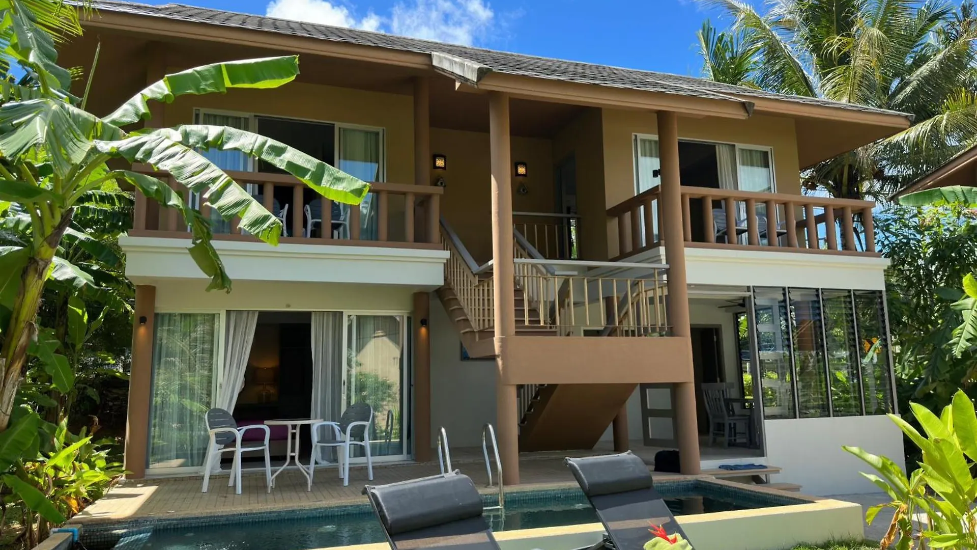 Sakoo Valley Naithon Beach Villa